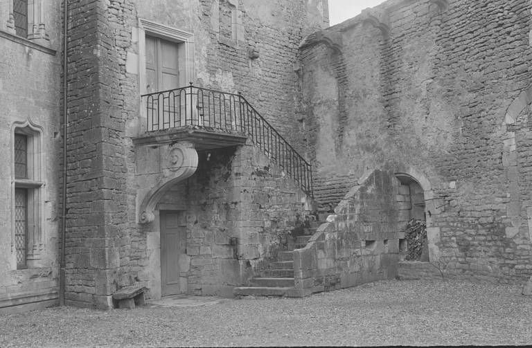 Escalier extérieur du corps de logis (photo prise en 1969).
