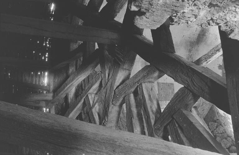 Charpente de la tour d'entrée, détail (photo prise en 1969).