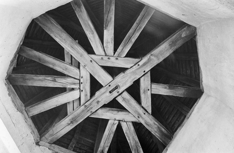 Charpente de la tour d'entrée (photo prise en 1969).