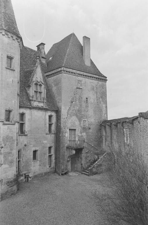 Corps de logis, vue partielle : la tour d'angle (photo prise en 1969).