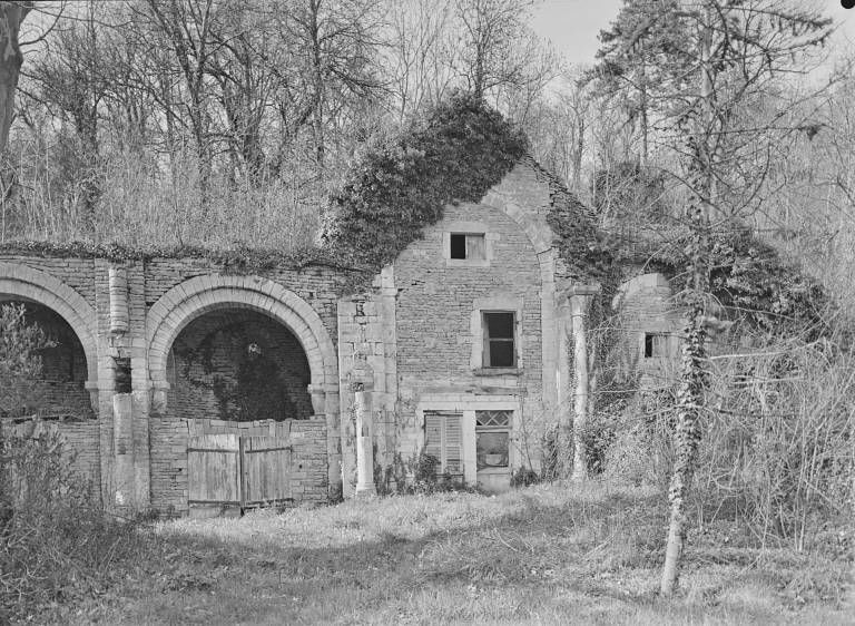 4ème travée du bas-côté nord et bras nord du transept. (photo prise en 1969)