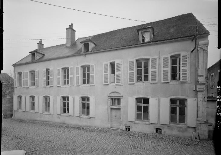 Façade sur la Petite Rue.