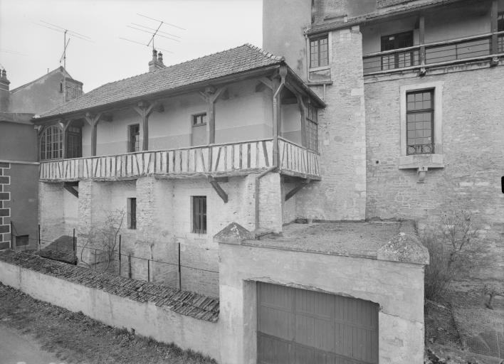 Elévation d'un des corps de bâtiment sur la promenade des fossés (côté Serein).