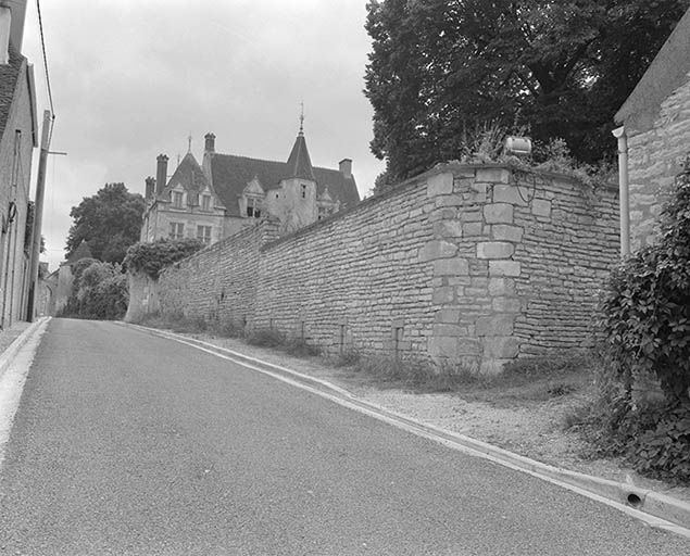 Vue d'ensemble depuis la rue.