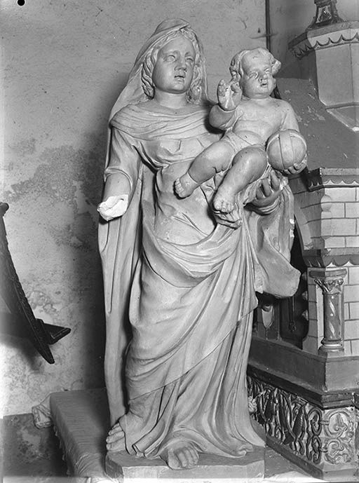 Statue (petite nature) : Vierge à l'Enfant