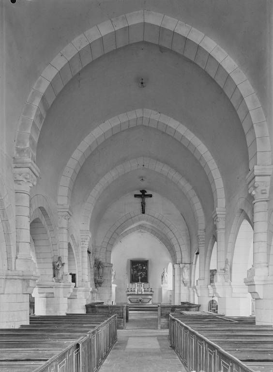 Nef et choeur, vue depuis l'entrée.