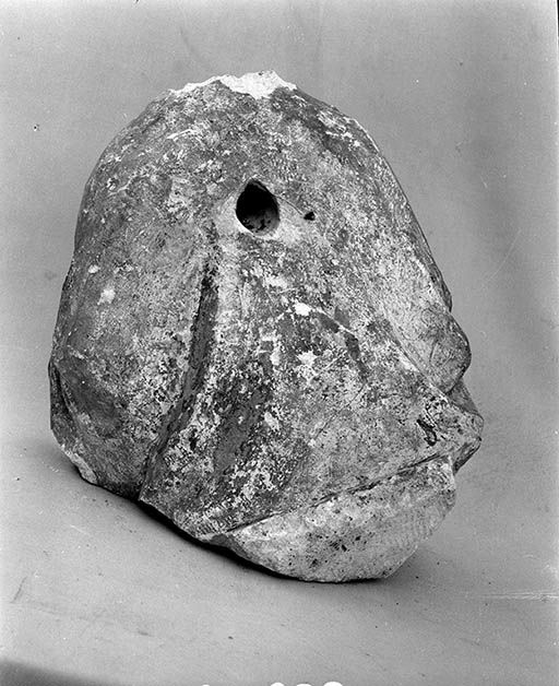 Fragment de statue : buste, revers.