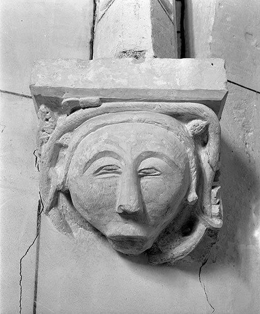 Chapelle droite, culot antérieur gauche.