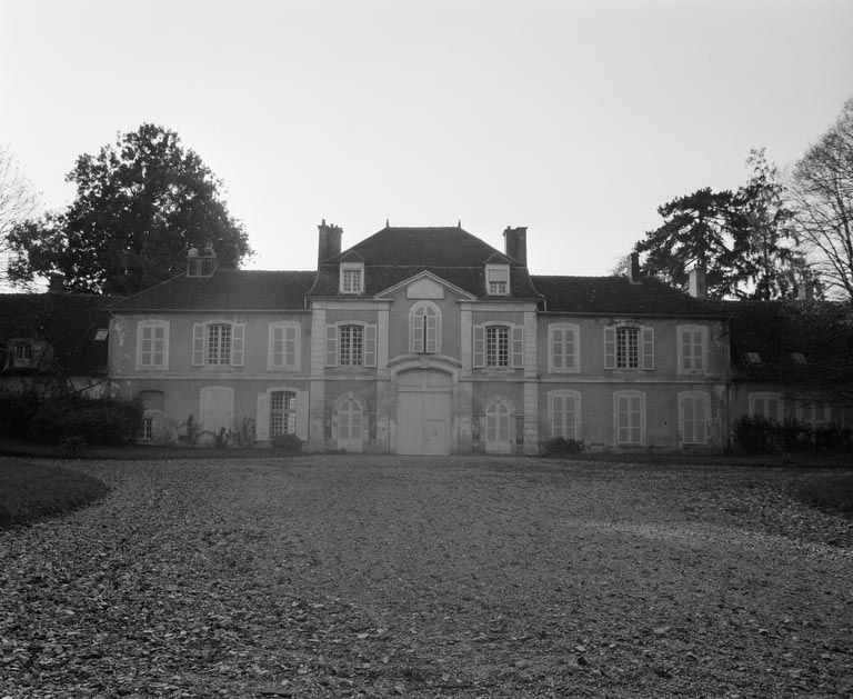 Château sis parcelle D 388, du cadastre de 1958 : façade antérieure.