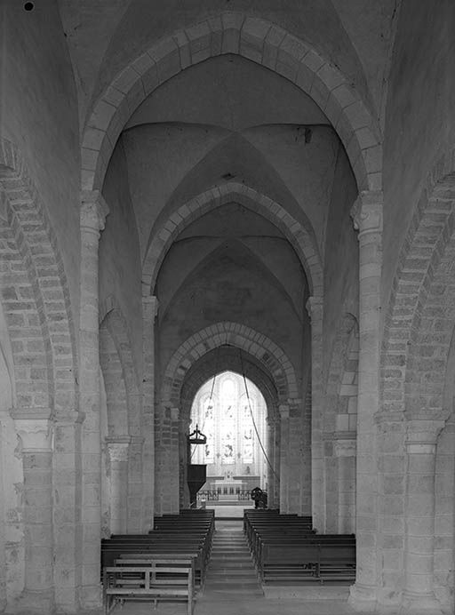 Nef et choeur, vue de l'entrée.