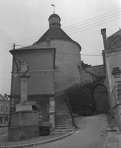 Tour du Méridien, sise parcelle AB 541, du cadastre de 1964 : tour et escalier.
