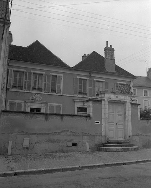 Maison sise parcelle AB 474, du cadastre de 1964 : façade, vue depuis la rue.