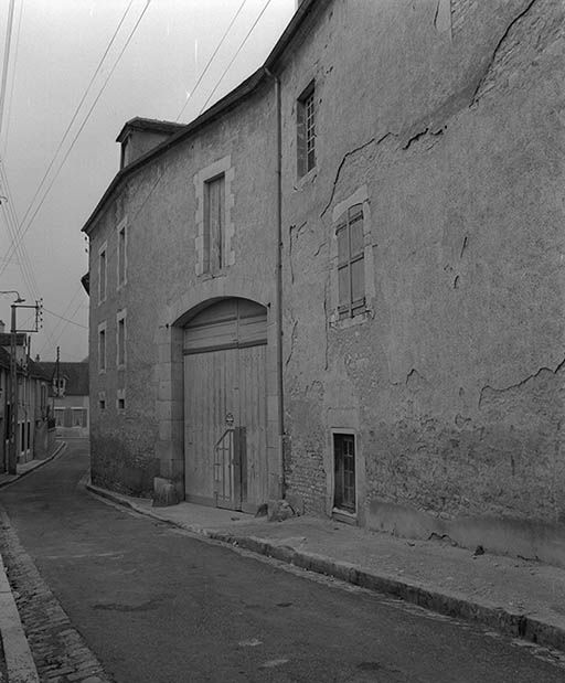 Relais de poste sis parcelle AC 60, du cadastre de 1964 : façade.