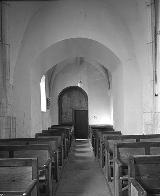 Travée sous clocher, vue depuis la chapelle.