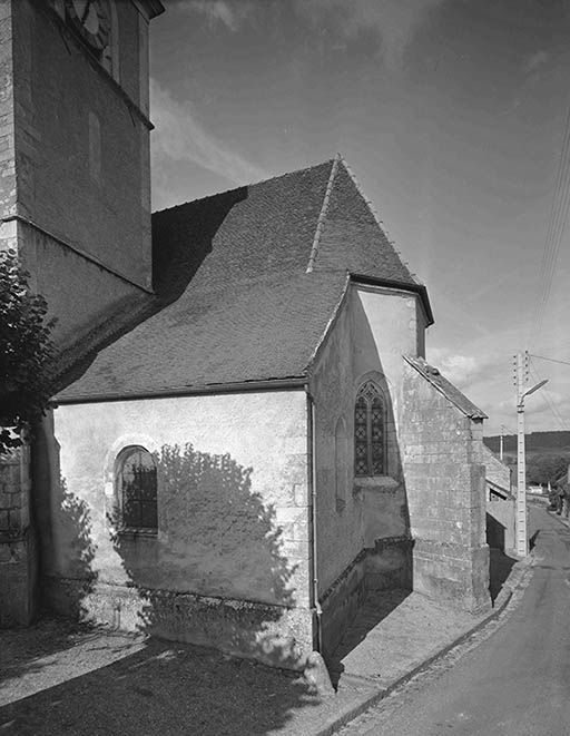 Choeur et chapelle droite.