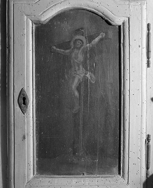 Tableau (peinture sur la porte du tabernacle du meuble de sacristie) : Christ en croix