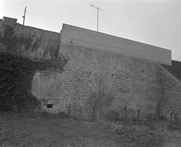 Vestiges des fortifications.
