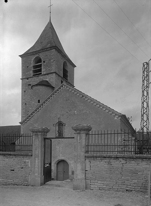 Façade occidentale avec clocher.