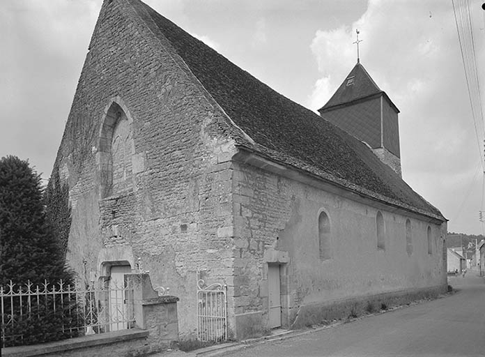 Façade antérieure et façade latérale droite.