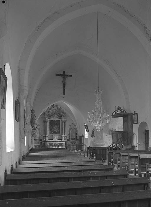 Vue intérieure vers le choeur.