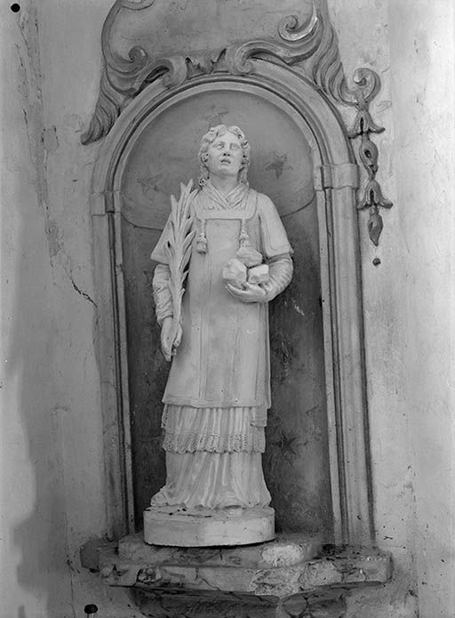 Autel-retable : détail, statue.