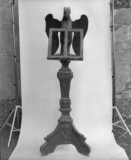 Aigle-lutrin