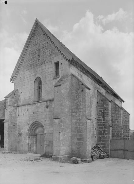 Chapelle, façade antérieure et élévation droite.