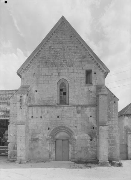 Chapelle, façade antérieure.