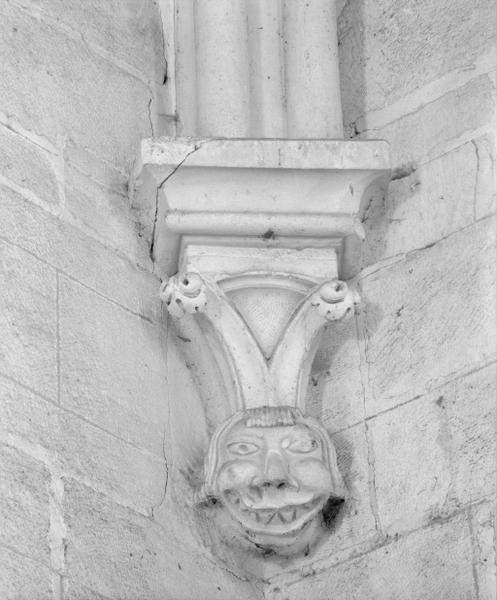 Chapelle, détail : culot de l'angle postérieur gauche.
