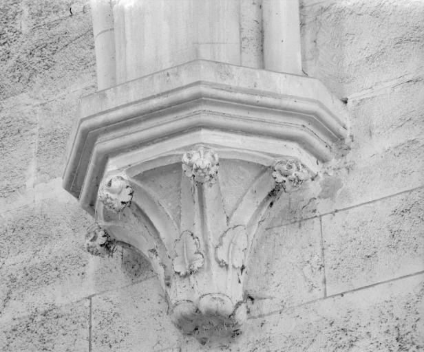 Chapelle, détail : deuxième culot gauche.