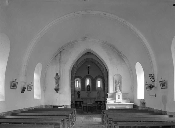 Vue intérieure vers le choeur.