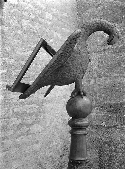 Aigle-lutrin