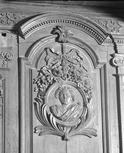 Détail : panneau sculpté.