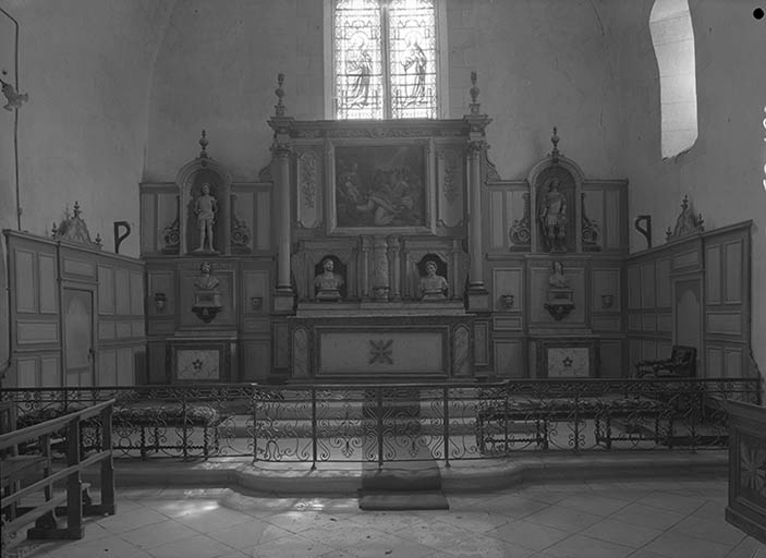Maître-autel, retable, tabernacle et lambris de revêtement