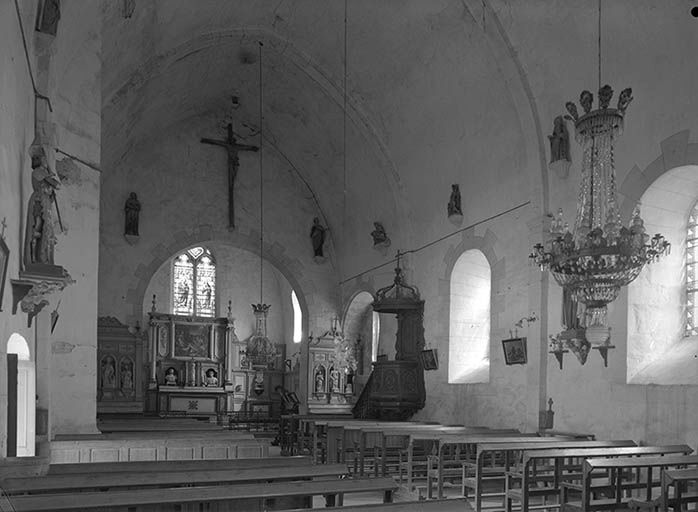 Vue intérieure vers le choeur.