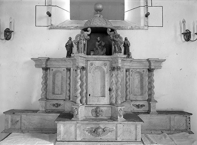 Tabernacle à ailes et dais d'exposition