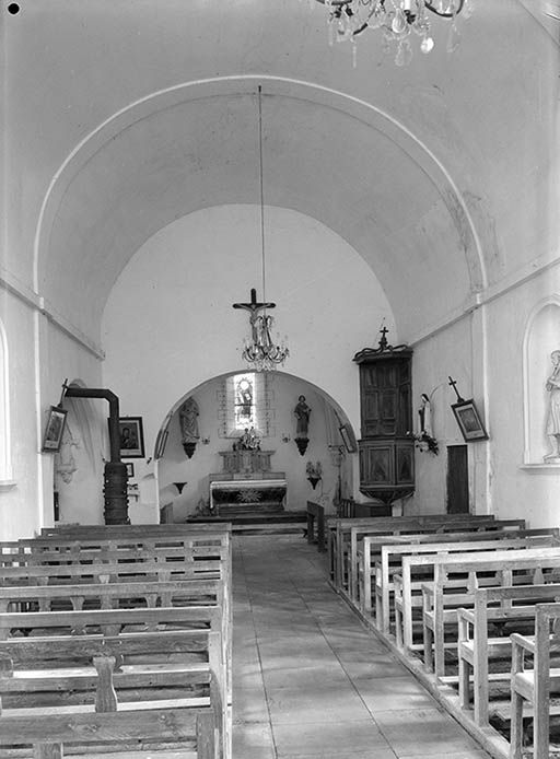 Vue intérieure vers le choeur.