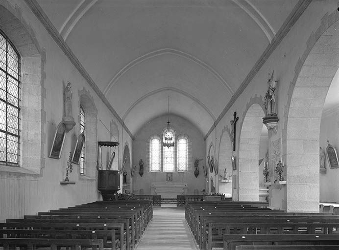 Vue intérieure vers le choeur.