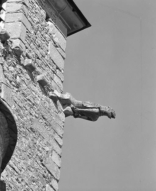 Façade droite du choeur, détail : gargouille droite.