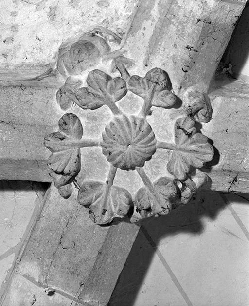Clef de voûte sculptée.