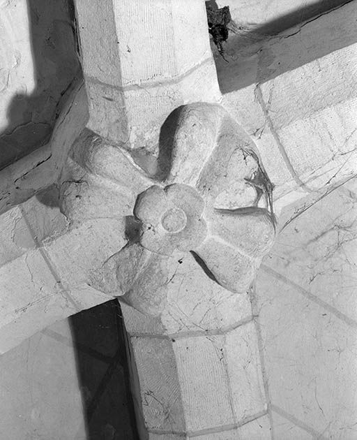 Clef de voûte sculptée.