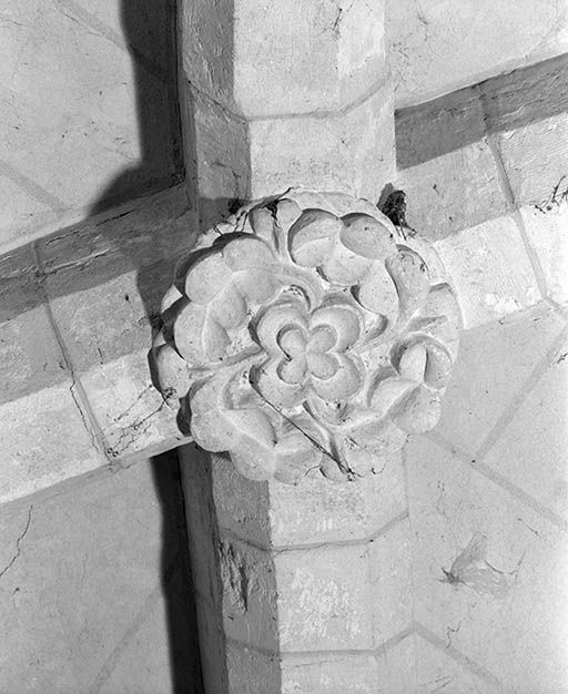 Clef de voûte sculptée.