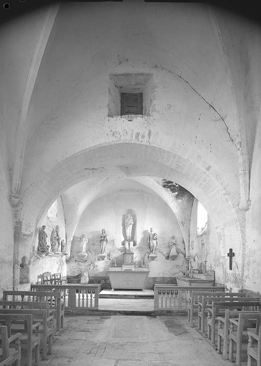 Nef et choeur, vue depuis l'entrée.