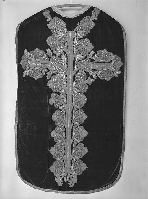 Vue d'ensemble de la chasuble.