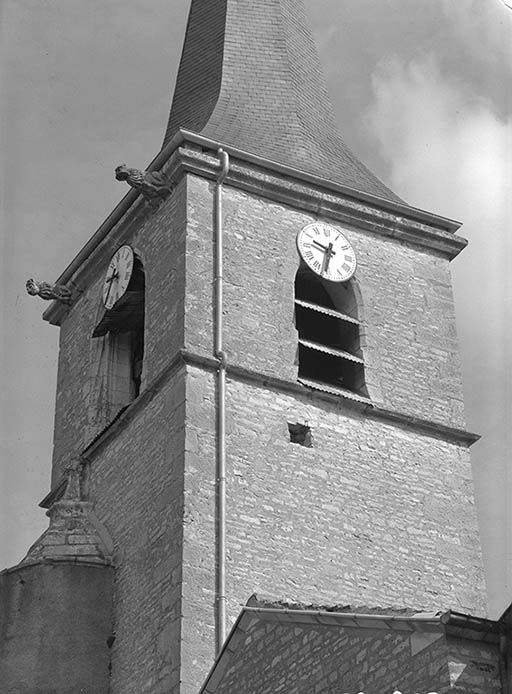 Clocher : mur droit et mur postérieur (gargouilles).
