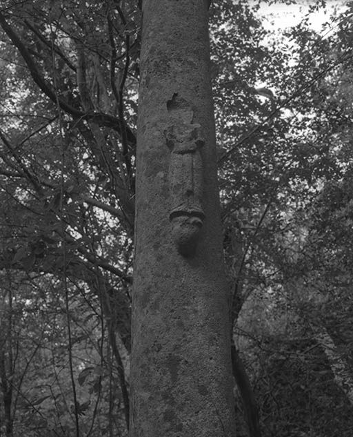 Détail du moine ornant le fût