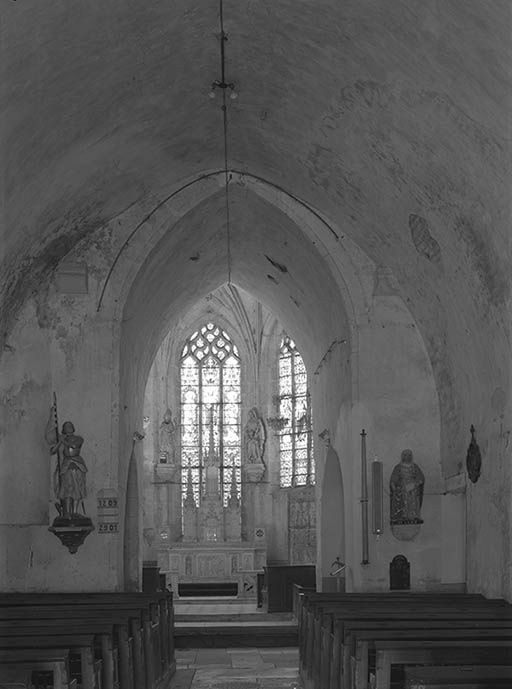 Vue intérieure vers le choeur.