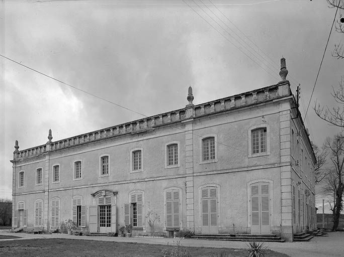 L'un des deux corps de bâtiments principaux. Façade antérieure.