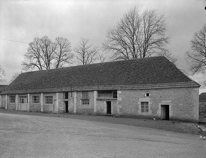 Corps de bâtiment secondaire. Façade sur cour.
