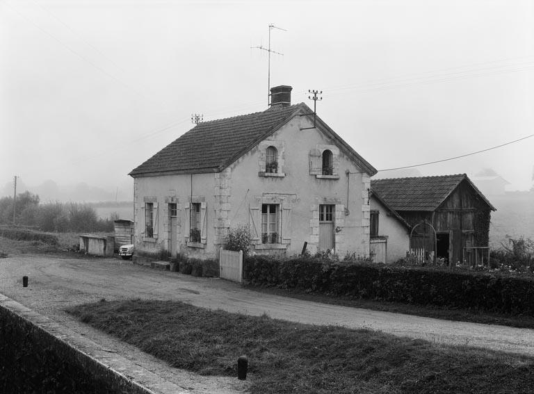 Vue d'ensemble de la maison éclusière.